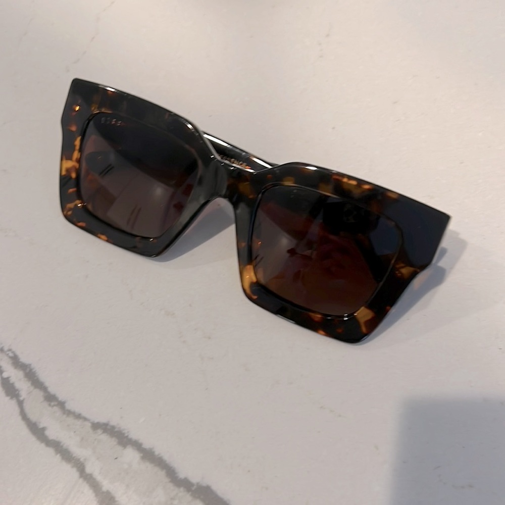 Diff Dani Polarized sunglasses brown tortoise never worn